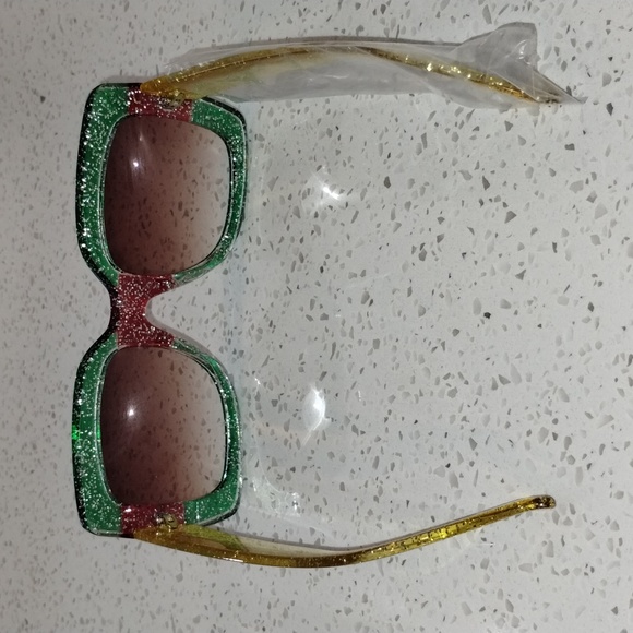 Ladies Square Oversized Framed Color Blocked Sunglasses (Green/Red/Gold) - New!! - Picture 5 of 5